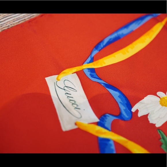 Gucci Floral Women’s Silk Scarf - Picture 2 of 5